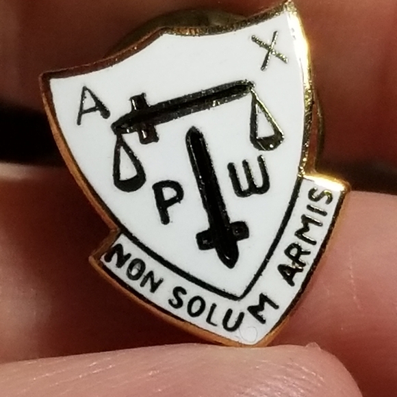 Vintage lapel pin NON SOLUM ARMIS American Ex-Prisoners of War (AXPOW) - Picture 7 of 12